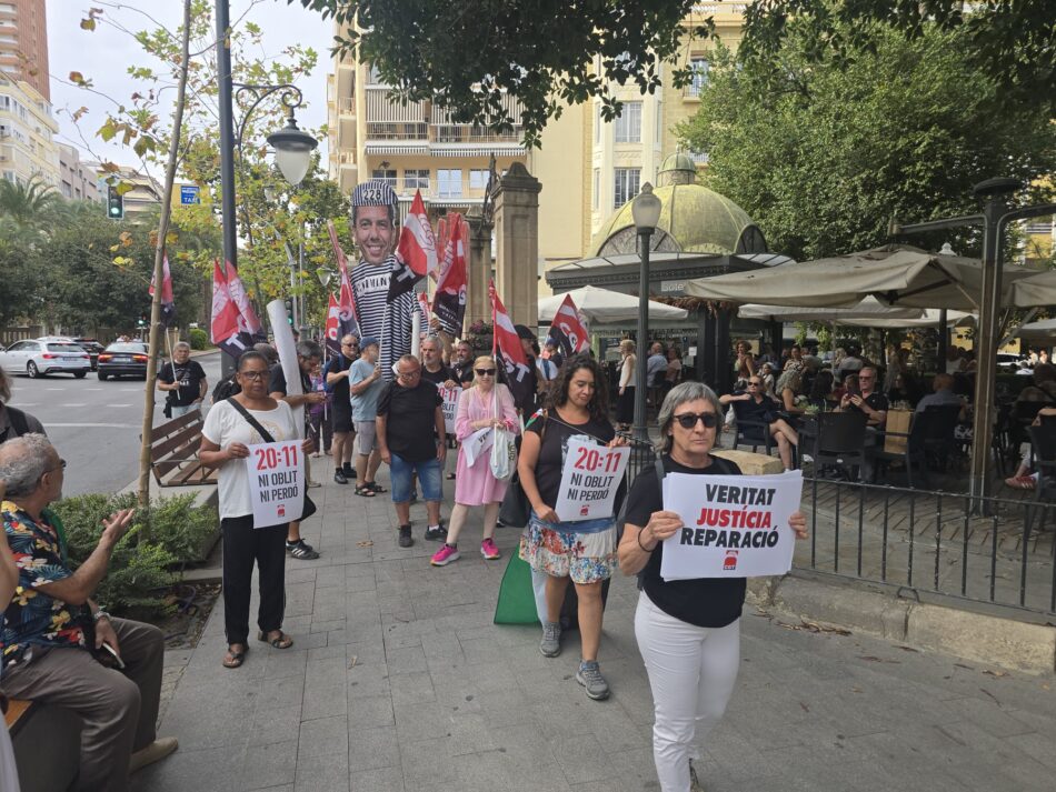 CGT realiza una caminata silenciosa en Alacant en recuerdo de las víctimas de la DANA y apoyo a sus familiares