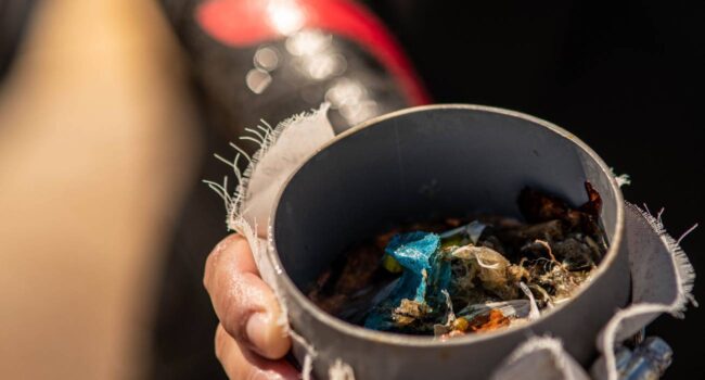 La lluvia intensa agrava la contaminación por microplásticos en los ríos