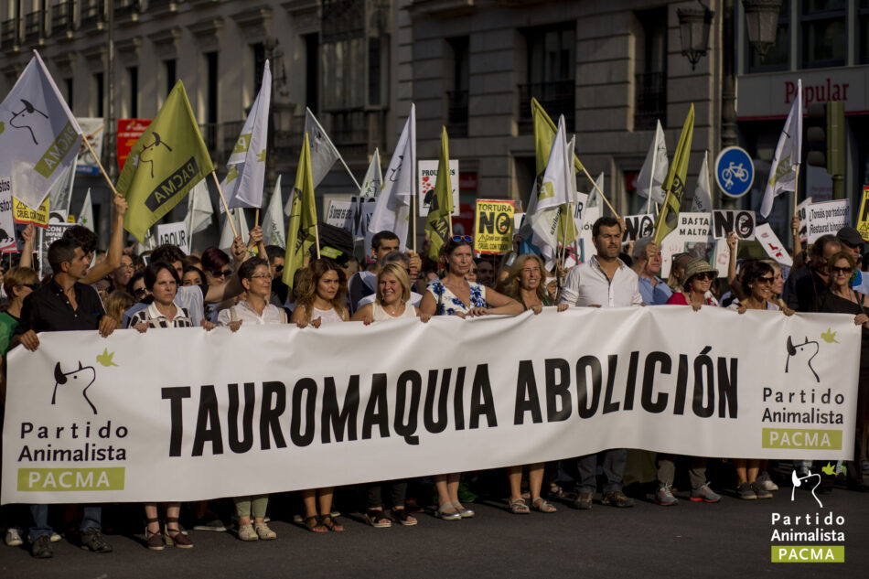 PACMA apunta al desplome de la aceptación social de los toros y la caza en contraste con el aumento de su financiación pública