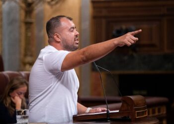 Nahuel González (IU) echa en cara en el Congreso a Vox su “cobardía” con los menores migrantes en Ceuta y recuerda a Figaredo que “pidió ‘cazar’ a personas, a niños, y hoy es ya una realidad”