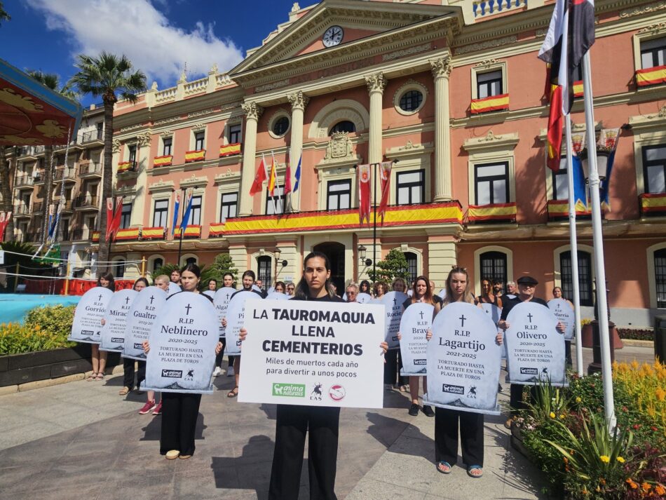 Activistas portarán lápidas con nombres de toros muertos en las corridas de toros y repartirán una caldereta vegetal por San Mateo en Logroño