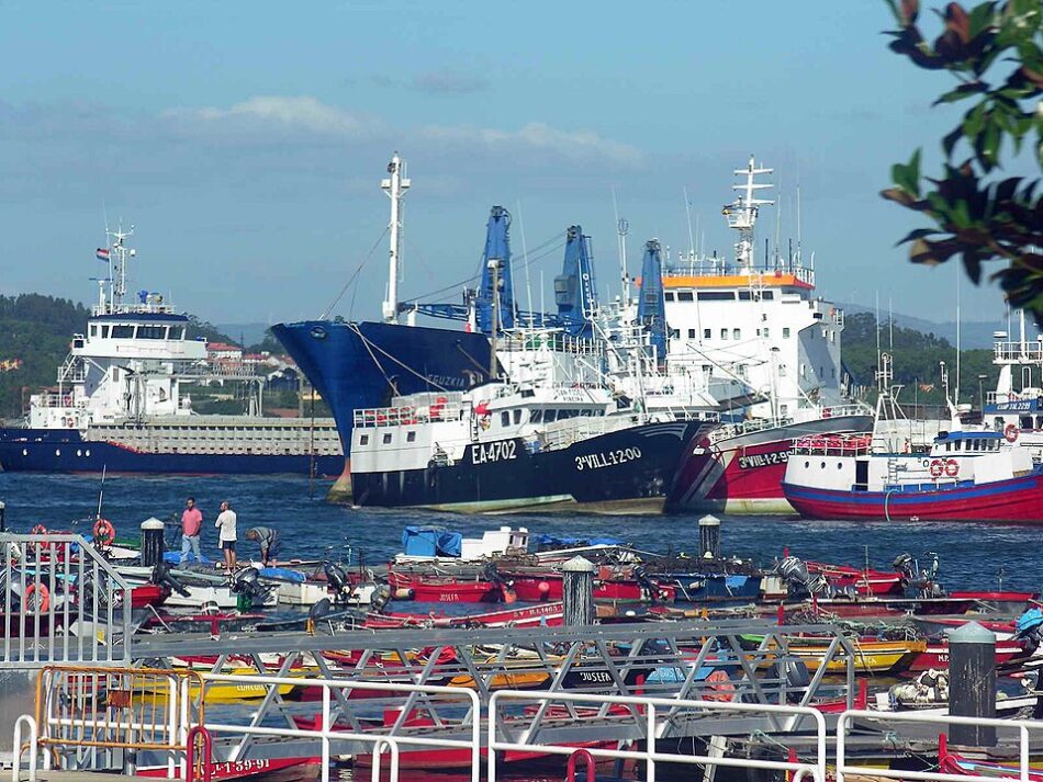 Ecologistas reclaman la descarbonización de la flota pesquera de la UE sin ampliar límites de capacidad de capturas