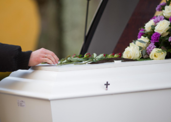 Cómo cambian los servicios funerarios en Madrid, Barcelona y Almería: radiografía territorial del adiós