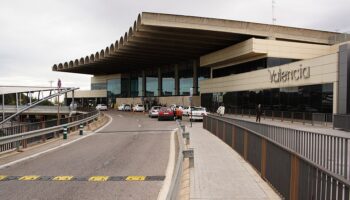 Compromís reclama al Gobierno que no apruebe la ampliación de Manises en el DORA III