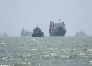 Casi 34 millones de barriles de petróleo cruzan el estrecho de Ormuz