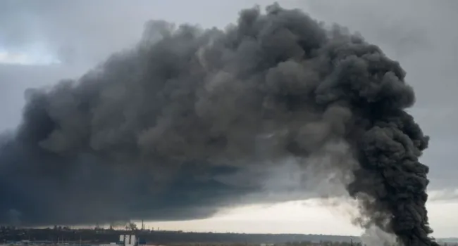 Rusia daña un buque militar en Odesa y avanza en Donetsk