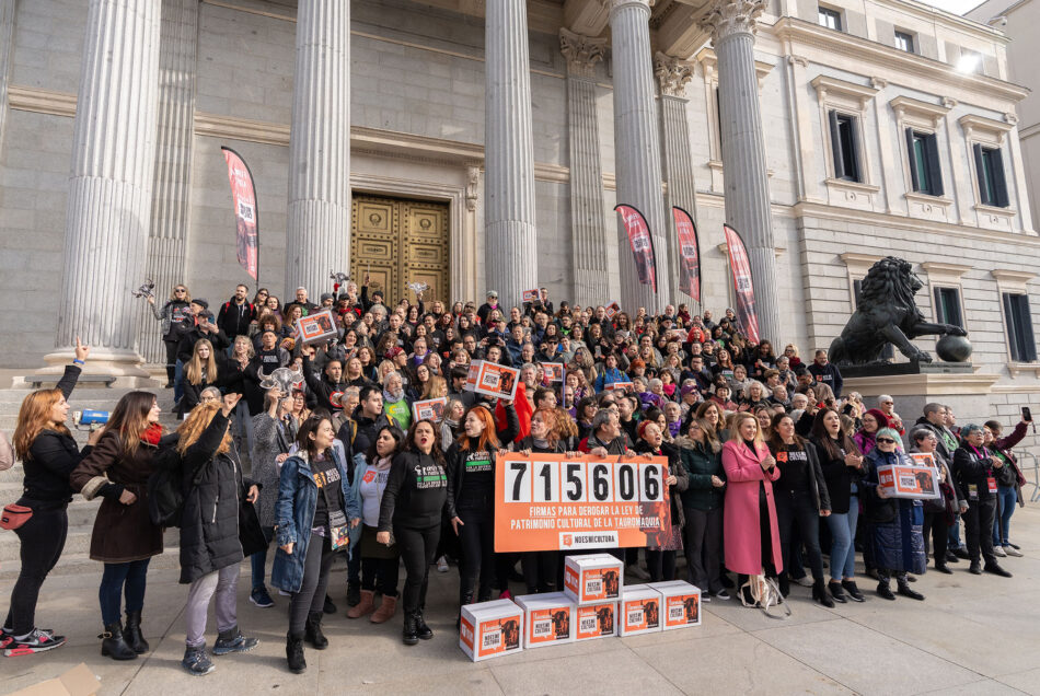 Más de 25 figuras destacadas de la cultura española piden al presidente del Gobierno que permita una votación sobre el futuro de la tauromaquia