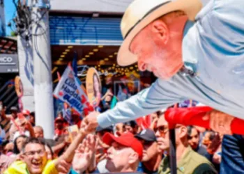 Lula expone en São Paulo escándalos de Bolsonaro y reitera alerta sobre injerencia electoral