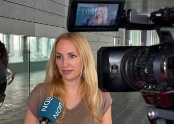 Badalona En Comú denuncia l’ús de l’Ajuntament per regalar entrades d’un acte polític del PP