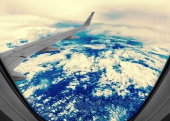 Los planes de ampliación de los cuatro aeropuertos españoles con mayor tráfico supondrán un aumento de 35 millones de toneladas de CO₂