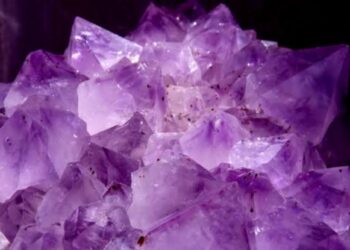 Los minerales de colores ganan protagonismo como elemento decorativo en hogares españoles