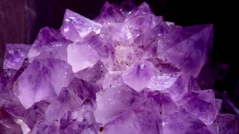 Los minerales de colores ganan protagonismo como elemento decorativo en hogares españoles