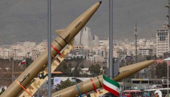 Irán anuncia ataques contra bases estadounidenses en Kuwait y EAU