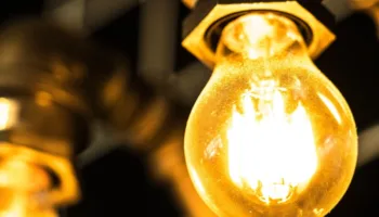 La factura eléctrica del usuario medio se infla en septiembre hasta los 104 euros: la más cara en cuatro años