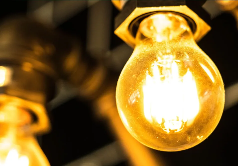 La factura eléctrica del usuario medio se infla en septiembre hasta los 104 euros: la más cara en cuatro años