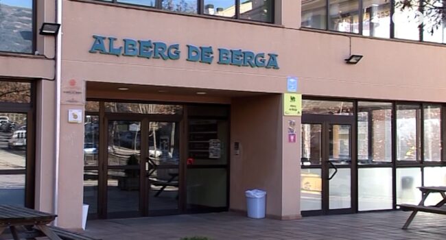 Les treballadores del centre de refugiats de la Creu Roja a Berga convoquen vaga i piquets el 30 de setembre contra el tancament del dispositiu