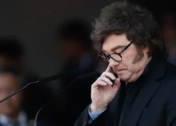 La motosierra se vuelve contra Milei: Indec divulga datos económicos negativos en Argentina
