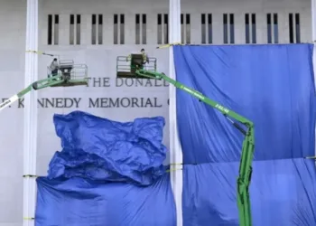 Trump cierra el Centro de artes Kennedy porque la justicia impide ponerle su nombre