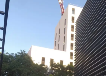 Habitem les Drassanes: «Denunciem la sentència a favor de la residència d’estudiants i la construcció d’una planta de més en un dels edificis»