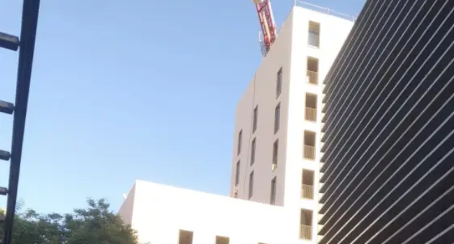 Habitem les Drassanes: «Denunciem la sentència a favor de la residència d’estudiants i la construcció d’una planta de més en un dels edificis»
