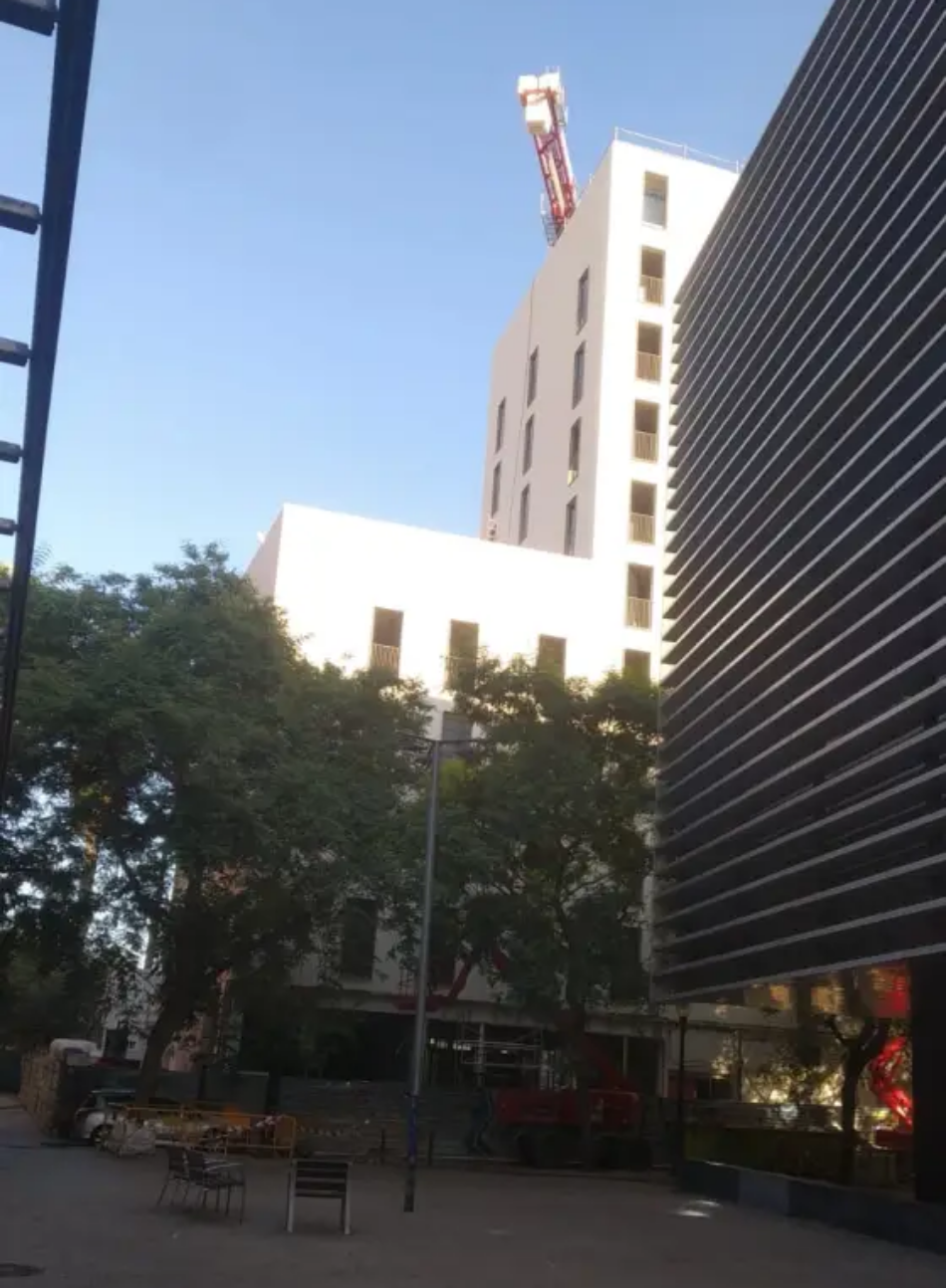 Habitem les Drassanes: «Denunciem la sentència a favor de la residència d’estudiants i la construcció d’una planta de més en un dels edificis»