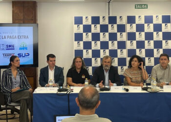 Los sindicatos profesionales de empleados públicos inician acciones para reclamar el fin del recorte de la paga extraordinaria