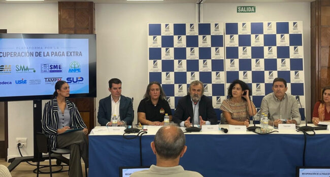 Los sindicatos profesionales de empleados públicos inician acciones para reclamar el fin del recorte de la paga extraordinaria