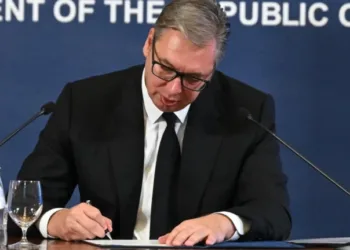 Vuciv renuncia a Presidencia de Serbia y podrá presentarse para primer ministro en comicios anticipados