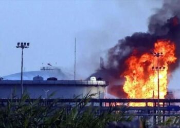 La represalia de Yemen envuelve sede de Aramco saudí en llamas