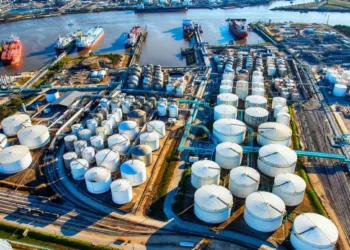 Especialistas alertan sobre caída de reservas mundiales de petróleo