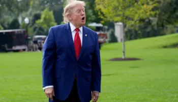 Aprobación de Trump cae entre grupos religiosos previo a comicios legislativos