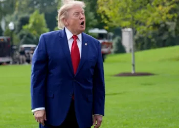 Aprobación de Trump cae entre grupos religiosos previo a comicios legislativos