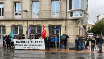Correoseko langileek EBEPen sartzea aldarrikatu dute Gasteizen