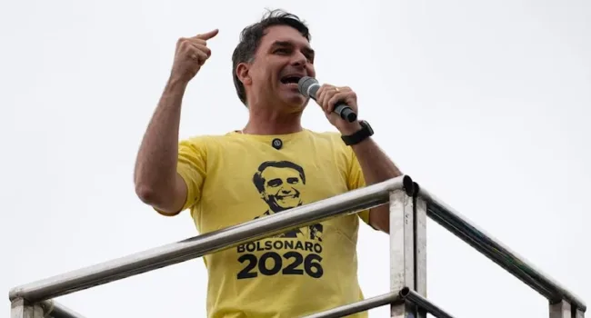 Seguidores de Flávio Bolsonaro piden a Trump bombardear Brasil