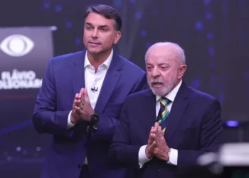 Lula responde a Flávio Bolsonaro y fija plazo para abrir cuentas bancarias