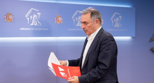 Enrique Santiago lleva al Congreso el caso del menor con residencia legal en España expulsado ‘con violencia’ a Marruecos y reclama a Defensa e Interior que regrese y las imágenes del caso