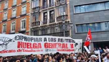 El Sindicato de Inquilinas de Madrid llama a la «huelga general»: Miles de manifestantes se concentran frente al Congreso
