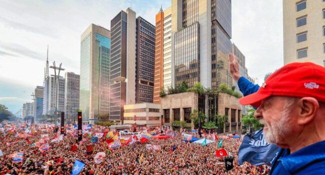 Lula hace historia en Brasil gracias a la movilización de la izquierda en una remontada épica: «Este país no acepta ser el patio trasero de nadie»
