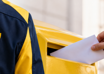 El sector postal de UGT defiende la profesionalidad de los trabajadores de Correos ante las declaraciones de Ayuso sobre el voto por correo
