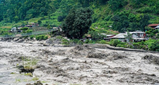 Reconstruyen con datos sismológicos cómo se produjo la riada mortal en Nepal y Tíbet