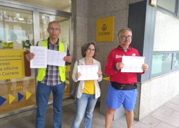 La Plataforma de Trabajadores/as a Jornada Parcial de Correos entrega más de 2.500 firmas al presidente Pedro Saura para exigir el fin de las jornadas parciales