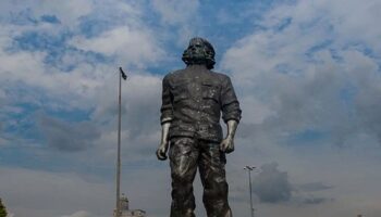 Crece rechazo contra intento de borrar al Che de Rosario, Argentina