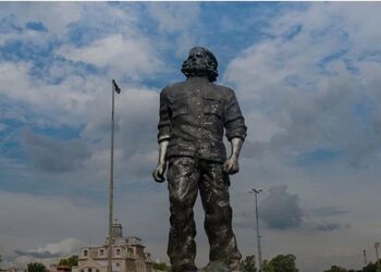Crece rechazo contra intento de borrar al Che de Rosario, Argentina