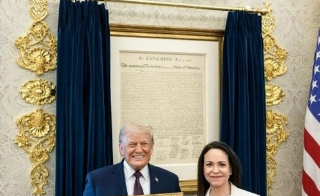 Trump vuelve a reclamar el Nobel de la Paz mientras pesan sobre él acusaciones por crímenes de guerra