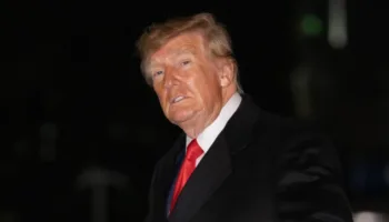 Jueza federal ordena suspender los anuncios de la Administración Trump