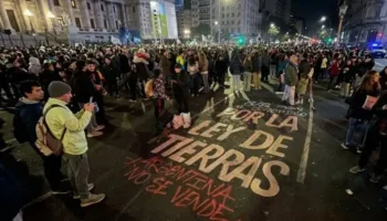 «Tres jueces pusieron la Argentina en venta»: oposición busca anular el decreto de Milei