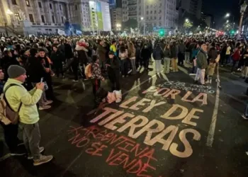 «Tres jueces pusieron la Argentina en venta»: oposición busca anular el decreto de Milei