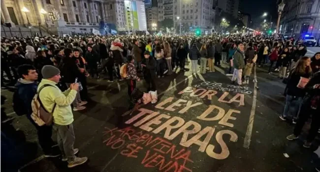 «Tres jueces pusieron la Argentina en venta»: oposición busca anular el decreto de Milei
