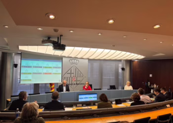Barcelona aprueba subir un 150% el IBI a los titulares de cuatro o más licencias de pisos turísticos