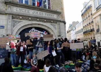 Los estudiantes de secundaria en Francia retoman hoy sus protestas